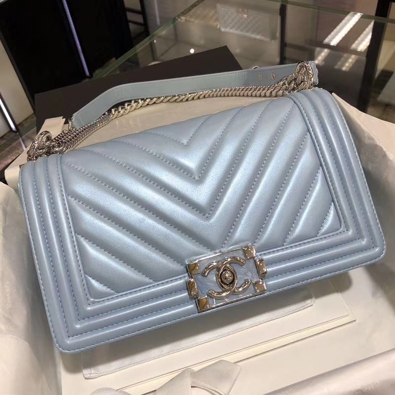 Chanel 香奈儿 Leboy Bag 大V款 小羊皮 珠光蓝色 25cm 大理石纹琉璃扣 Dream Bag系列