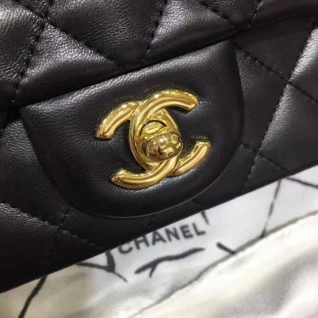 Chanel 香奈儿 Classic Flap Bag 进口小羊皮 17cm 现货 黑色 金扣