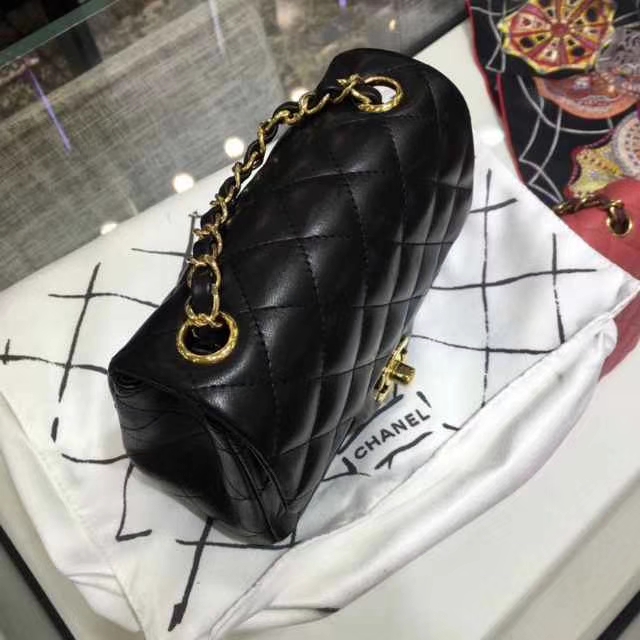 Chanel 香奈儿 Classic Flap Bag 进口小羊皮 17cm 现货 黑色 金扣