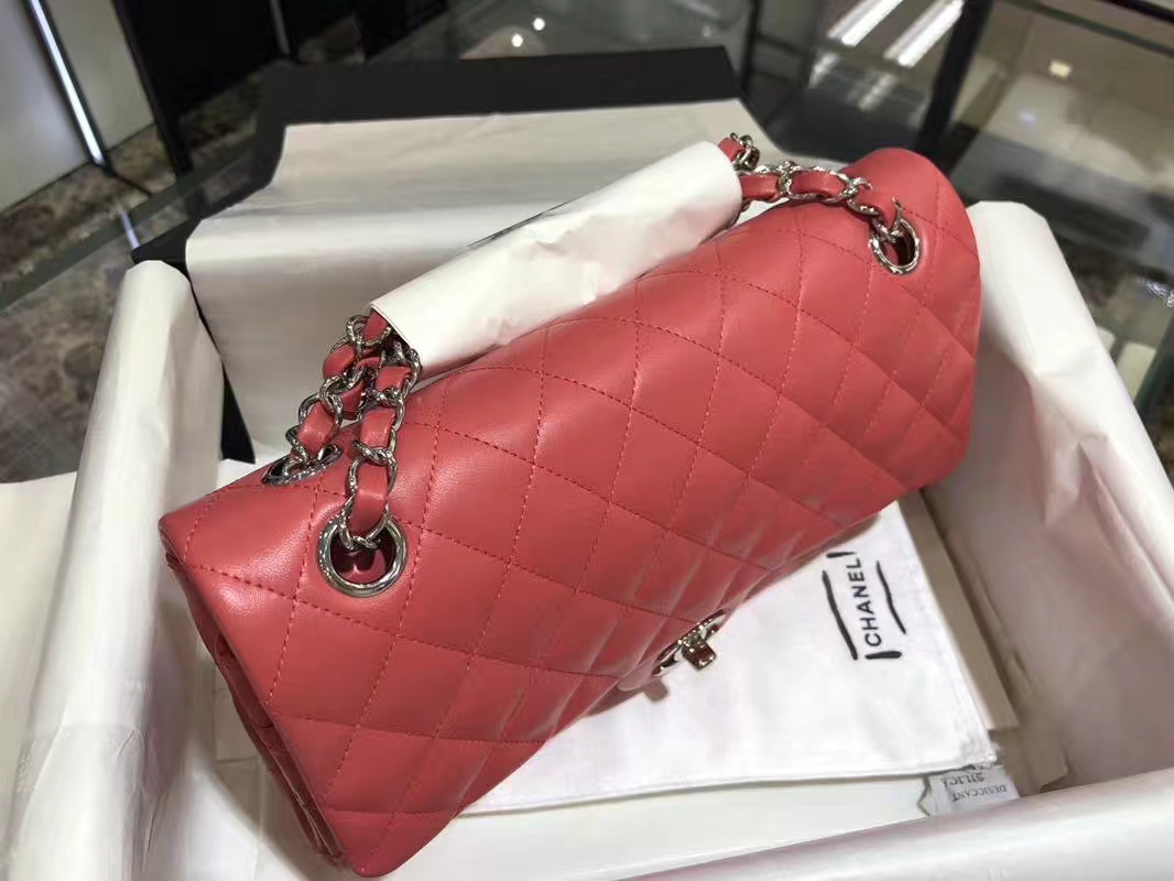 Chanel 香奈儿 Classic Flap Bag 小羊皮 25cm 西瓜红 金扣 纯正品开发 顶级的工艺 进出专柜无压力
