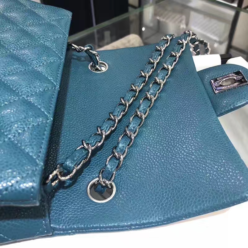 Chanel 香奈儿 Classic Flap Bag 鱼子酱 20cm 孔雀蓝 银扣 进出专柜无压力