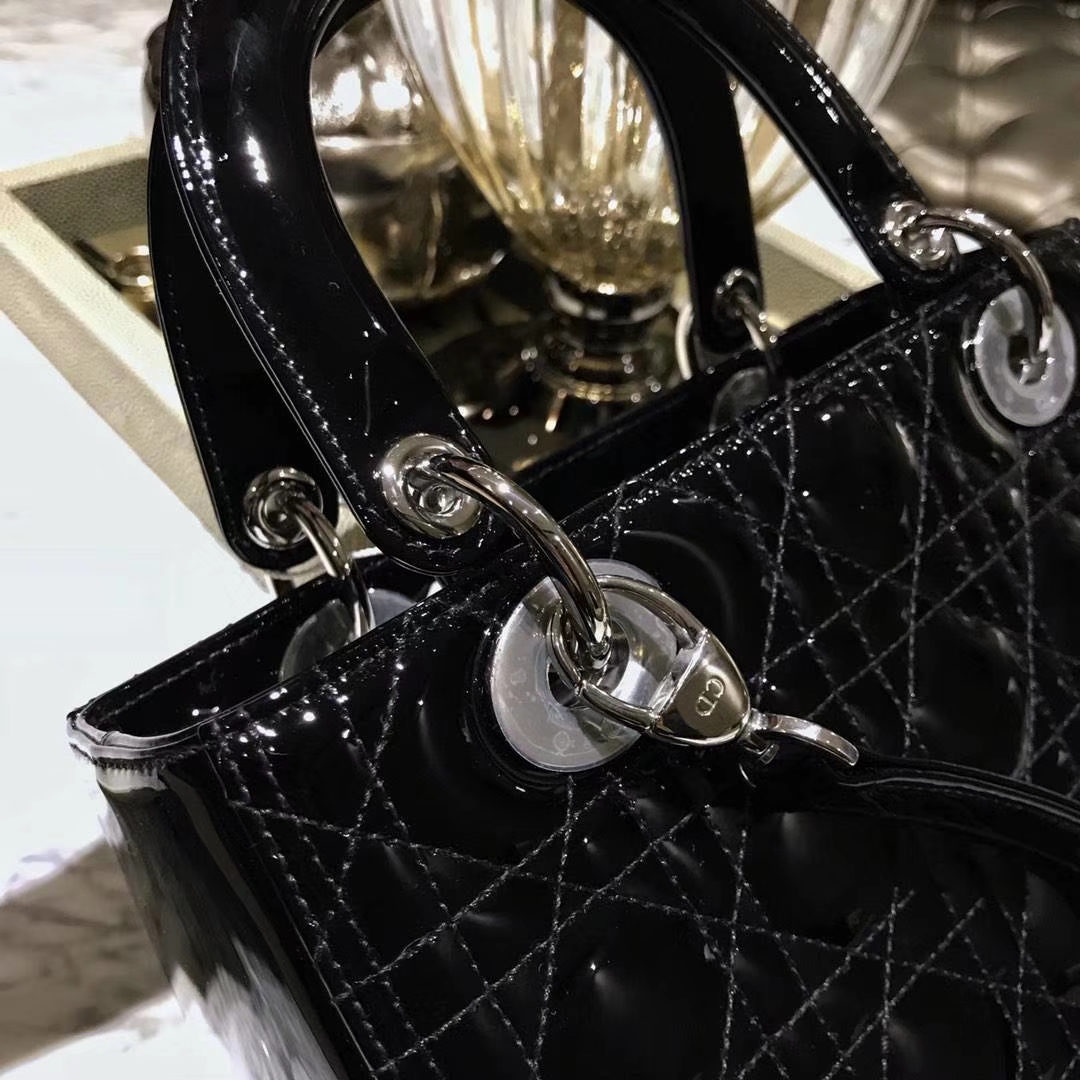 Dior 迪奥 四格羊皮戴妃包 徽章自选 永恒的经典 黑色银扣