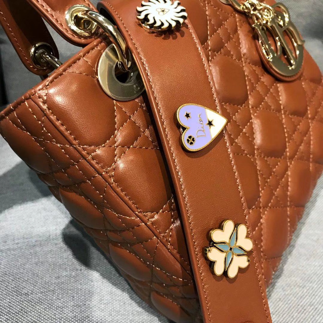 Dior 迪奥 戴妃包 Lady Dior 四格羊皮戴妃包 徽章自选 经典焦糖色
