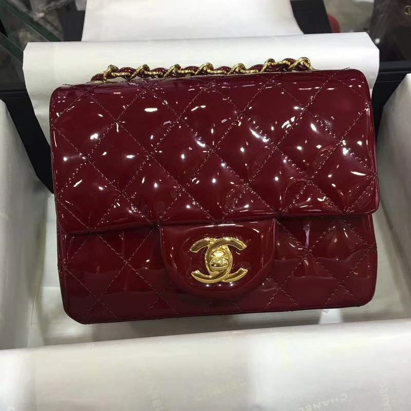 Chanel 香奈儿 Classic Flap Bag  进口漆皮 17cm 酒红 金扣