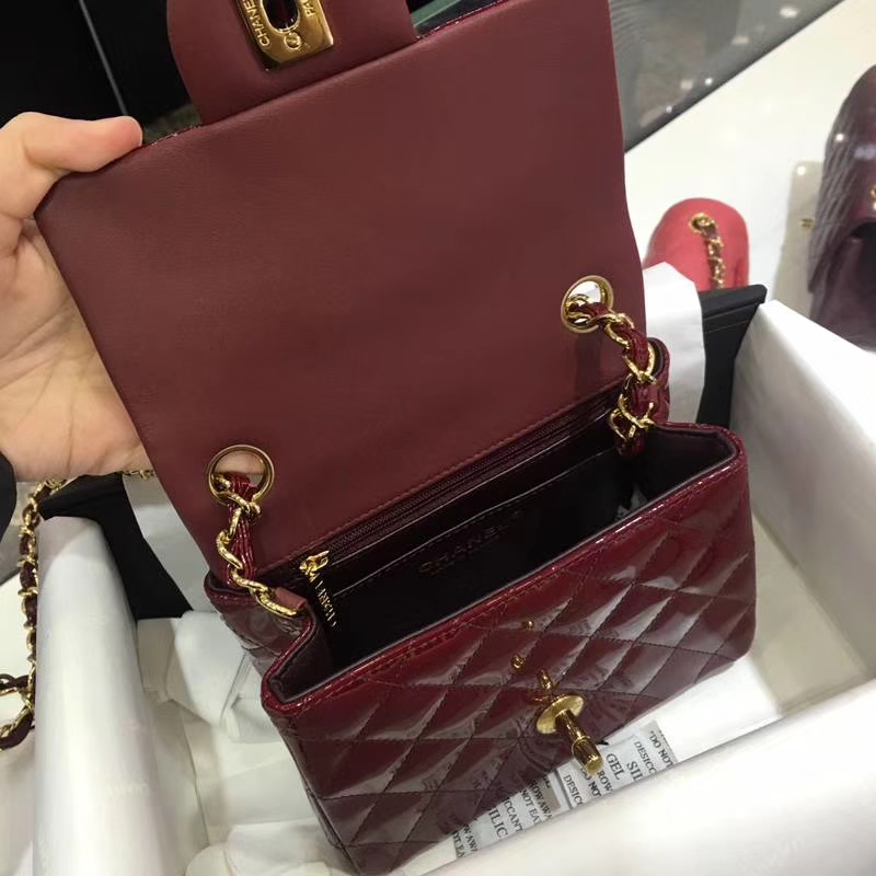 Chanel 香奈儿 Classic Flap Bag  进口漆皮 17cm 酒红 金扣