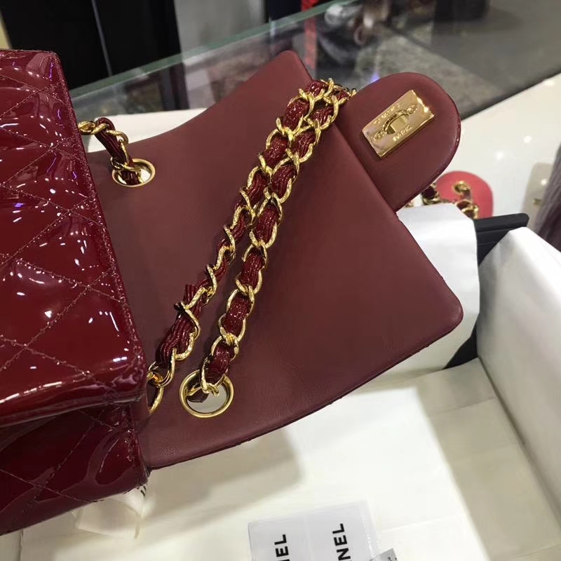 Chanel 香奈儿 Classic Flap Bag  进口漆皮 17cm 酒红 金扣