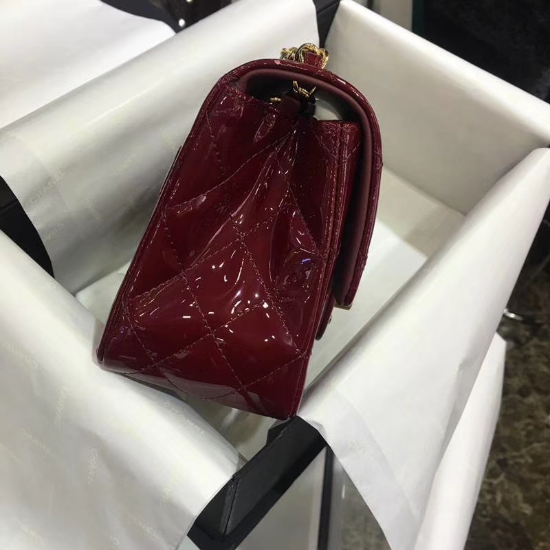 Chanel 香奈儿 Classic Flap Bag  进口漆皮 17cm 酒红 金扣