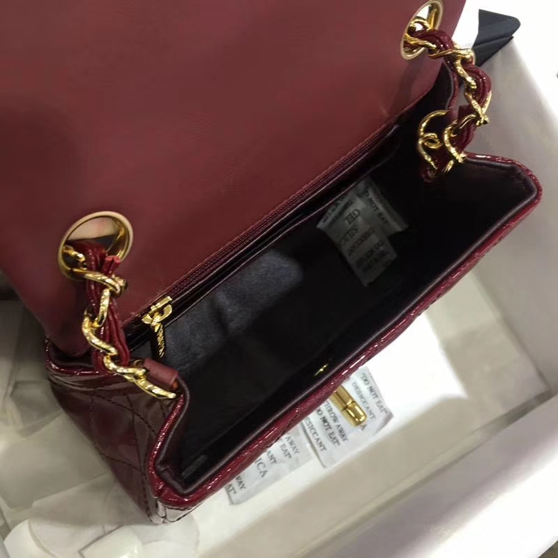 Chanel 香奈儿 Classic Flap Bag  进口漆皮 17cm 酒红 金扣