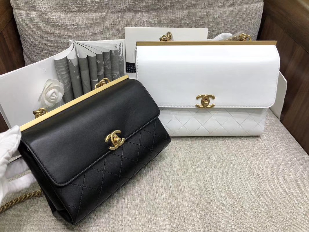 2018年新款口盖包 进口小羊皮 金色金属黄 白色 28cm