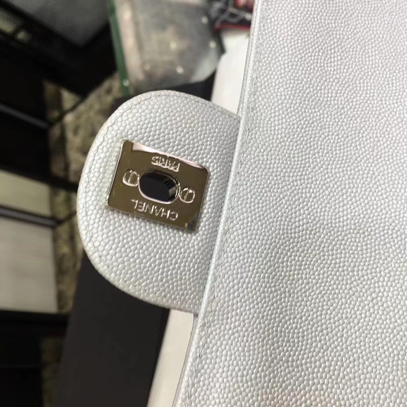 Chanel 香奈儿 Classic Flap Bag  进口小鱼子酱 25cm 现货 银色 银扣