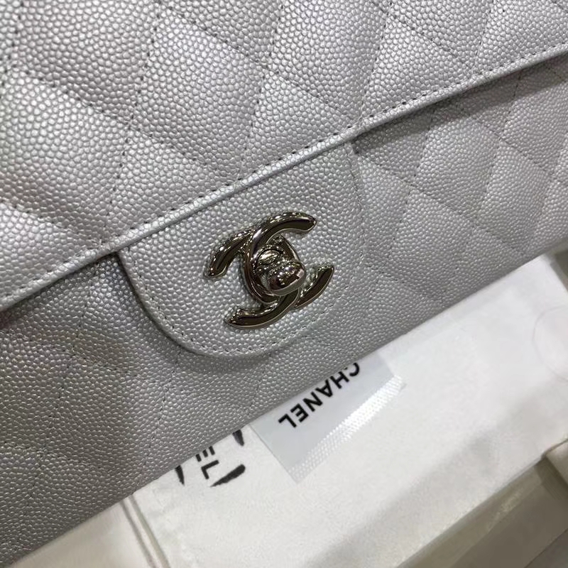 Chanel 香奈儿 Classic Flap Bag  进口小鱼子酱 25cm 现货 银色 银扣
