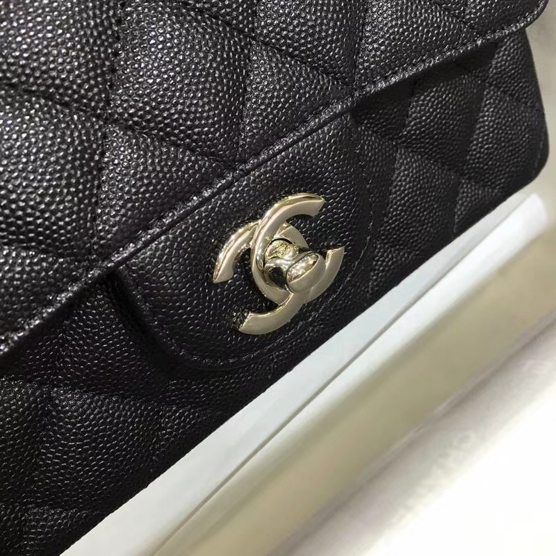 Chanel 香奈儿 Classic Flap Bag  进口小鱼子酱 20cm现货 黑色 银扣