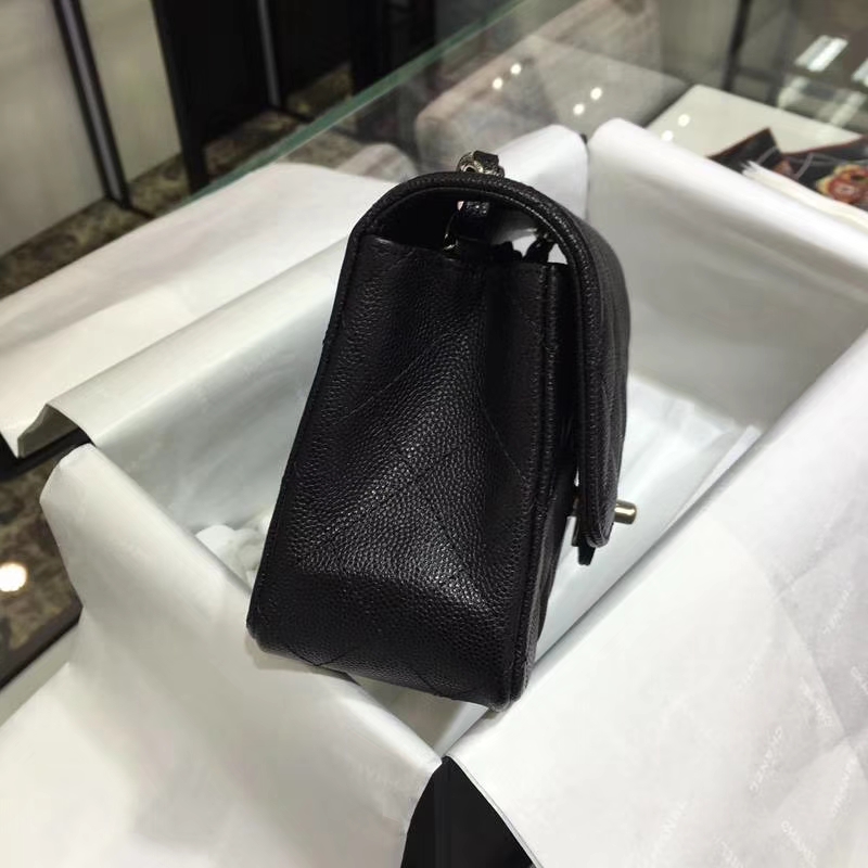 Chanel 香奈儿 Classic Flap Bag  进口小鱼子酱 20cm现货 黑色 银扣