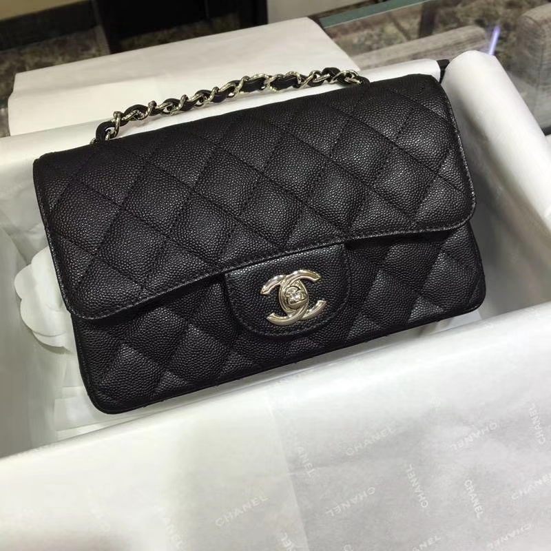 Chanel 香奈儿 Classic Flap Bag  进口小鱼子酱 20cm现货 黑色 银扣