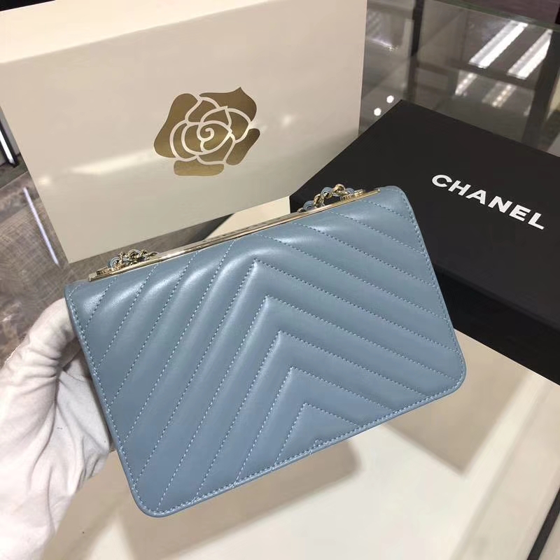 Chanel 香奈儿 WOC 发财包 V 字绣 小羊皮 20cm 梦幻蓝