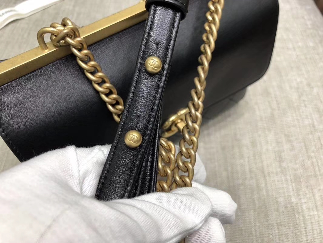 2018年新款口盖包 进口小羊皮 金色金属黄 23cm 28cm