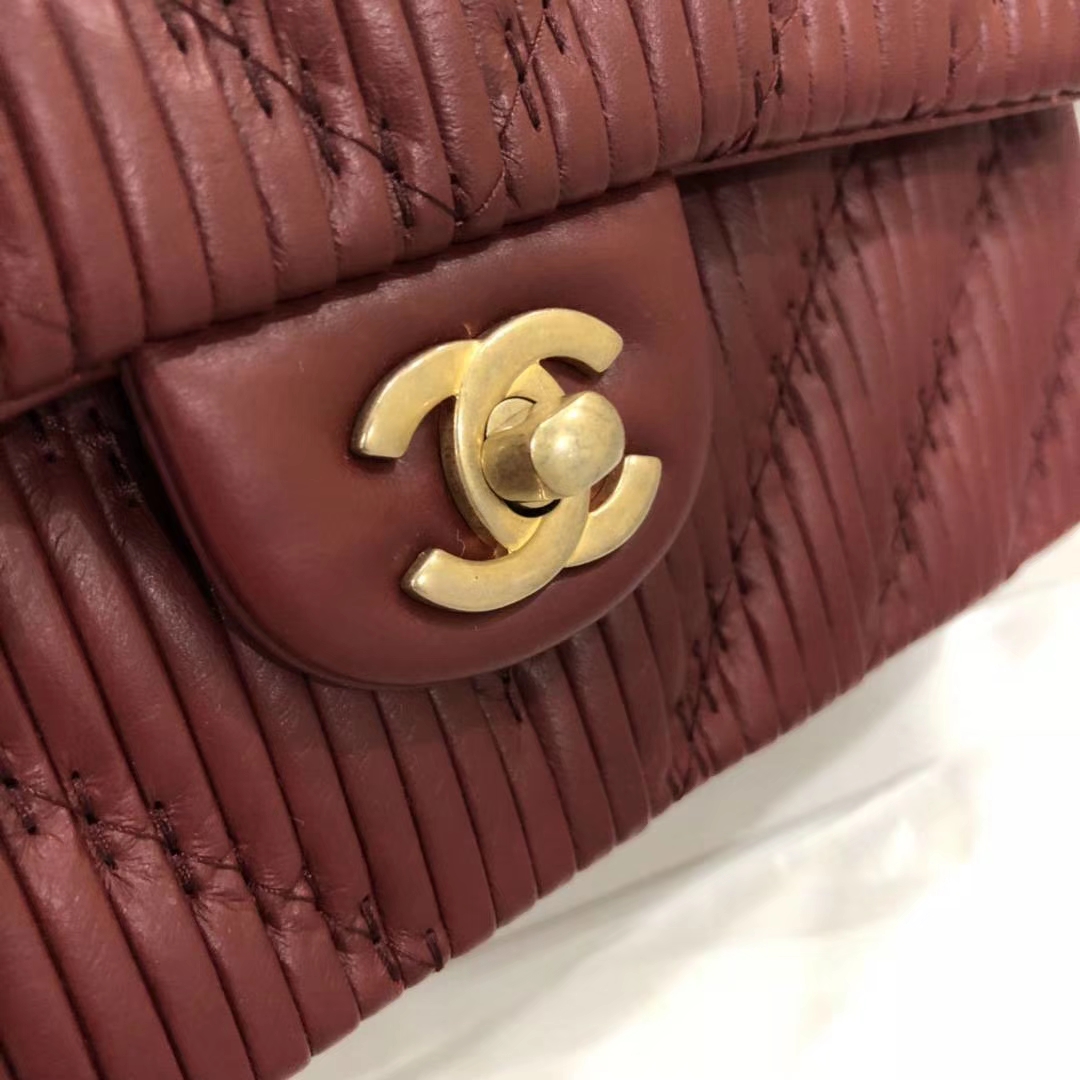Chanel 香奈儿 希腊褶皱款 酒红色 25cm 现货 五金非常有质感