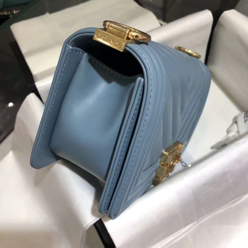 Chanel 香奈儿 Leboy Bag 大V款 小羊皮 20cm 梦幻兰 亚金
