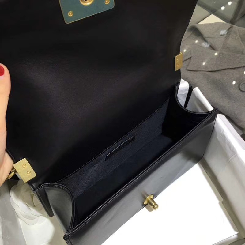 Chanel 香奈儿  Leboy Bag 链条款 小羊皮 25cm 黑色 沙金 