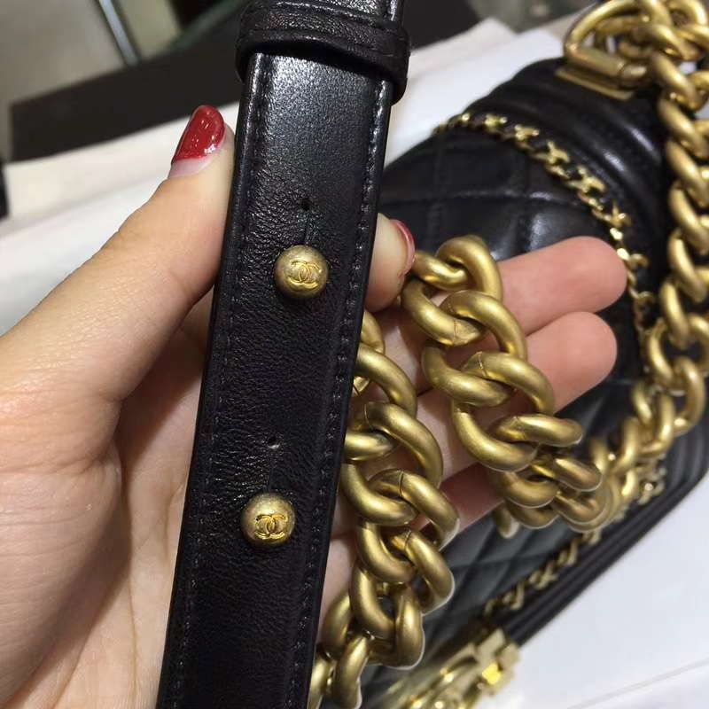 Chanel 香奈儿  Leboy Bag 链条款 小羊皮 25cm 黑色 沙金 