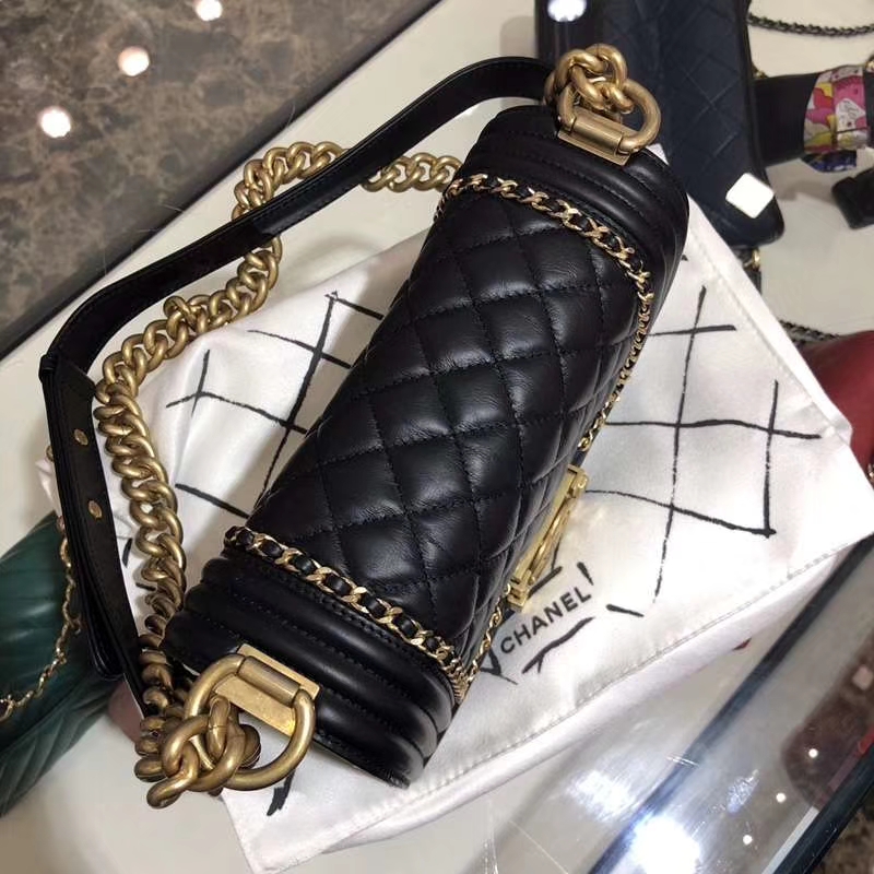 Chanel 香奈儿 Leboy Bag 链条款 树羔皮 20cm 黑色 沙金