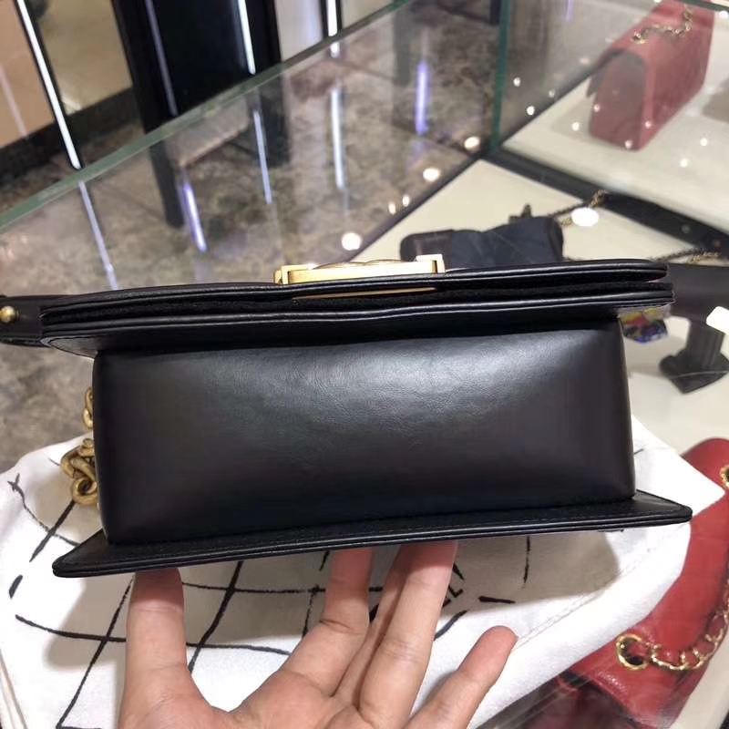Chanel 香奈儿 Leboy Bag 链条款 树羔皮 20cm 黑色 沙金