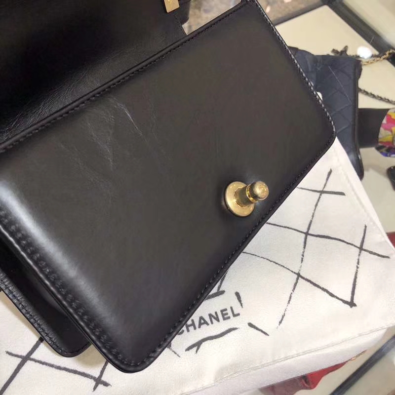 Chanel 香奈儿 Leboy Bag 链条款 树羔皮 20cm 黑色 沙金