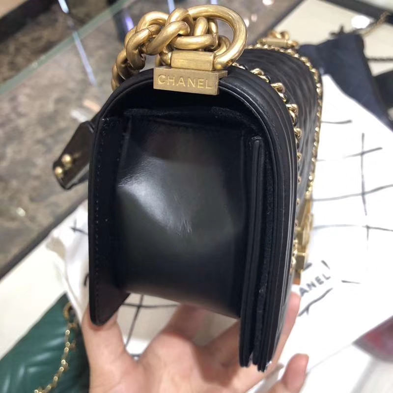 Chanel 香奈儿 Leboy Bag 链条款 树羔皮 20cm 黑色 沙金