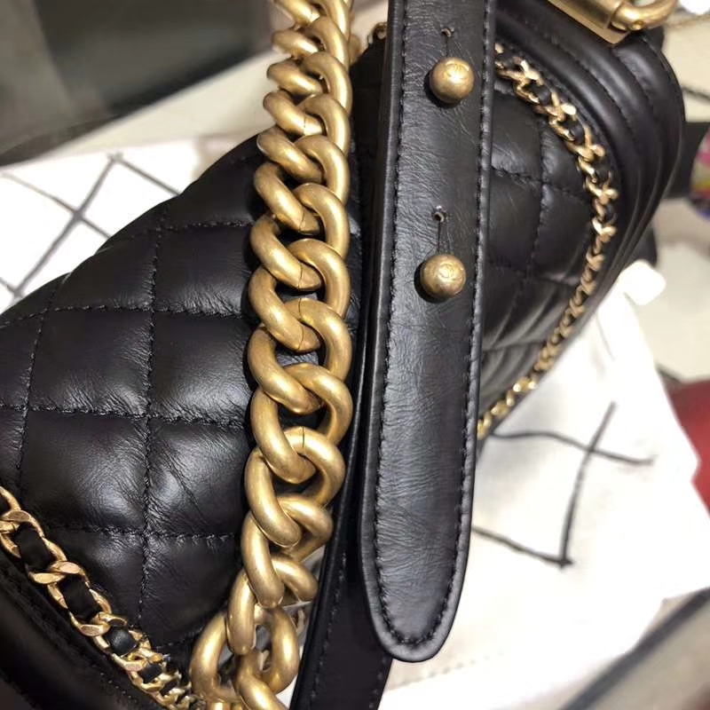 Chanel 香奈儿 Leboy Bag 链条款 树羔皮 20cm 黑色 沙金