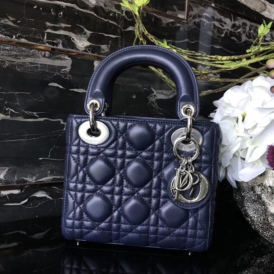 Dior 迪奥 小号 戴妃包 Lady Dior 17cm羊皮戴妃 现有颜色 电光蓝
