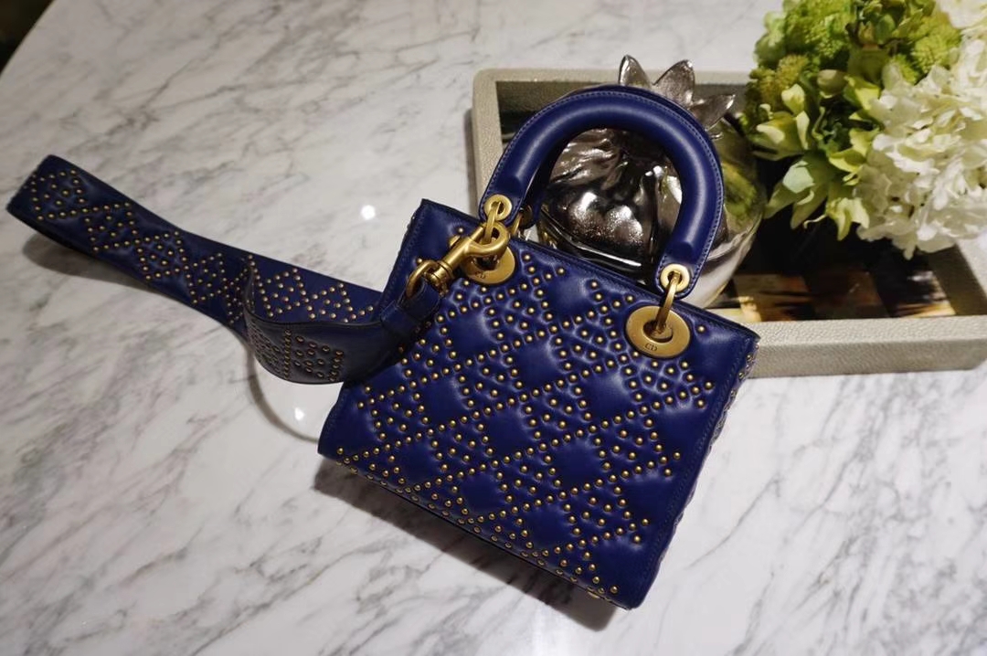 Dior 迪奥 戴妃包 Lady Dior 牛皮铆钉包 女神专属蓝色  限量版 手工打制 复古风五格铆钉包