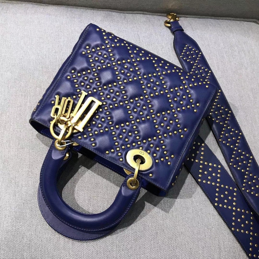 Dior 迪奥 戴妃包 Lady Dior 牛皮铆钉包 女神专属蓝色  限量版 手工打制 复古风五格铆钉包