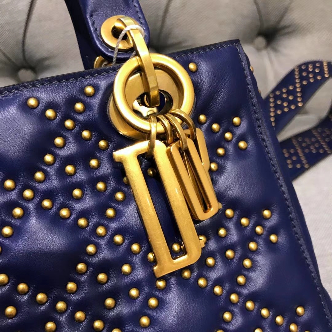 Dior 迪奥 戴妃包 Lady Dior 牛皮铆钉包 女神专属蓝色  限量版 手工打制 复古风五格铆钉包