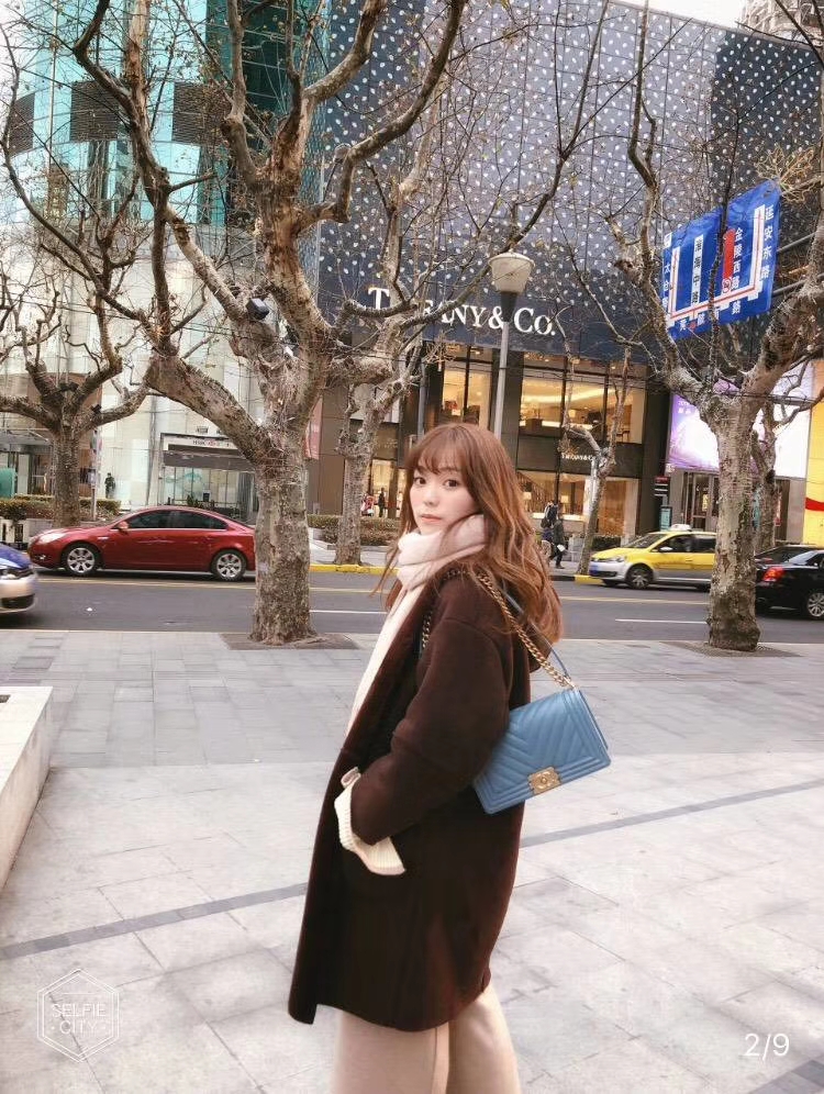 Chanel 香奈儿 Leboy Bag 大V款 小羊皮 雾霾蓝 20cm 亚金扣