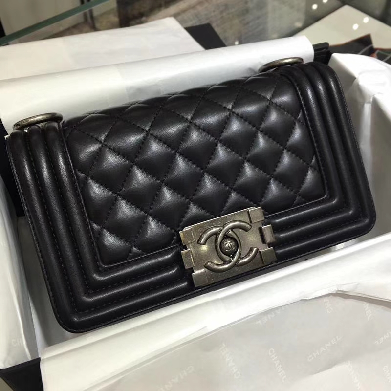 Chanel 香奈儿 Leboy Bag 小羊皮 黑色 20cm 古银扣
