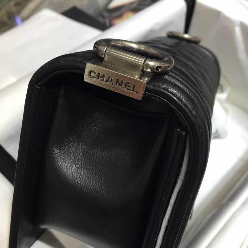 Chanel 香奈儿 Leboy Bag 小羊皮 黑色 20cm 古银扣