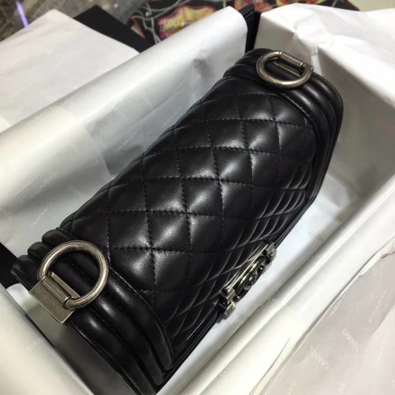 Chanel 香奈儿 Leboy Bag 小羊皮 黑色 20cm 古银扣
