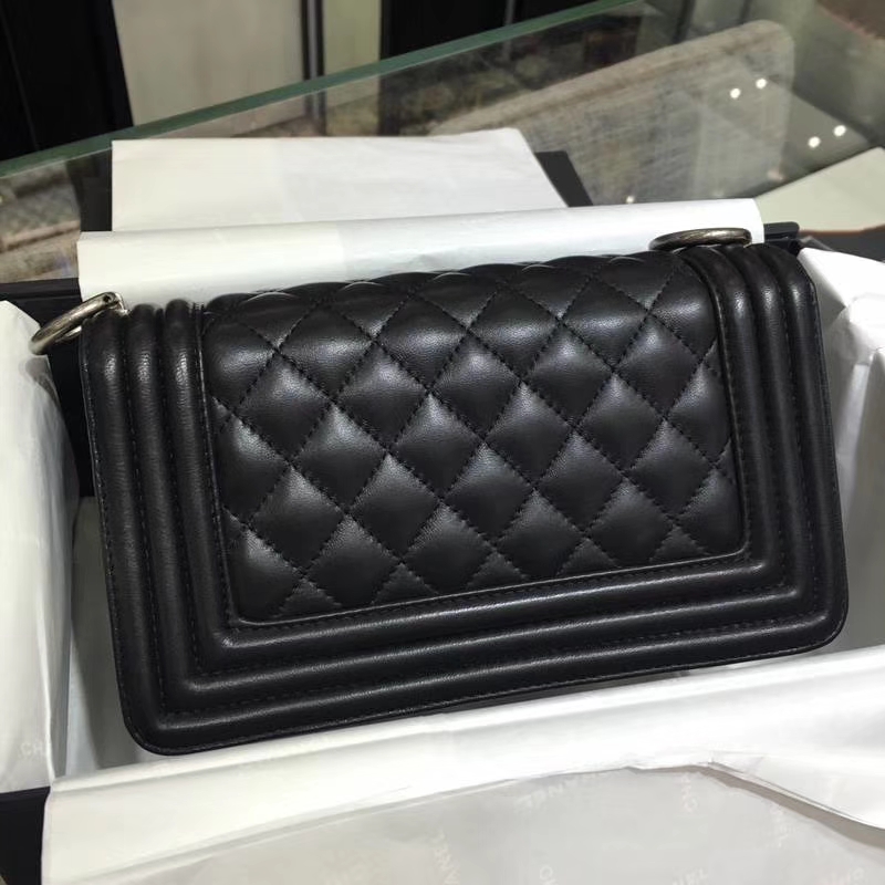 Chanel 香奈儿 Leboy Bag 小羊皮 黑色 20cm 古银扣