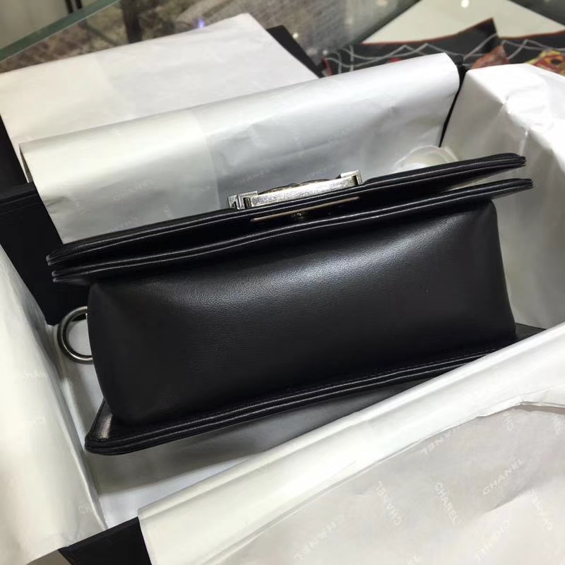 Chanel 香奈儿 Leboy Bag 小羊皮 黑色 20cm 古银扣