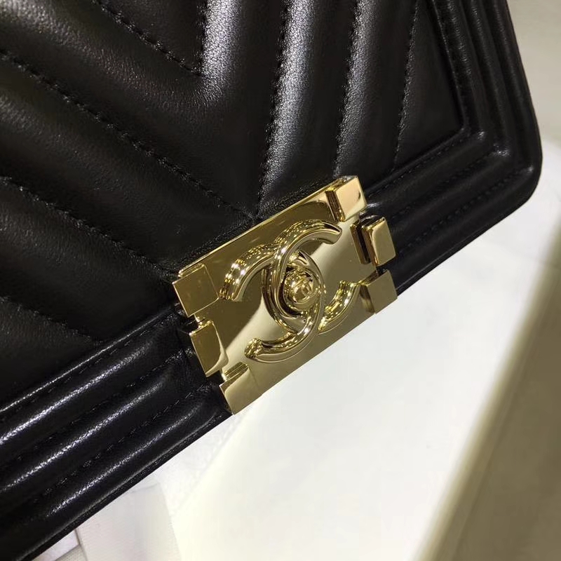 Chanel 香奈儿 Leboy Bag 大V款 小羊皮 黑色 20cm 浅金扣