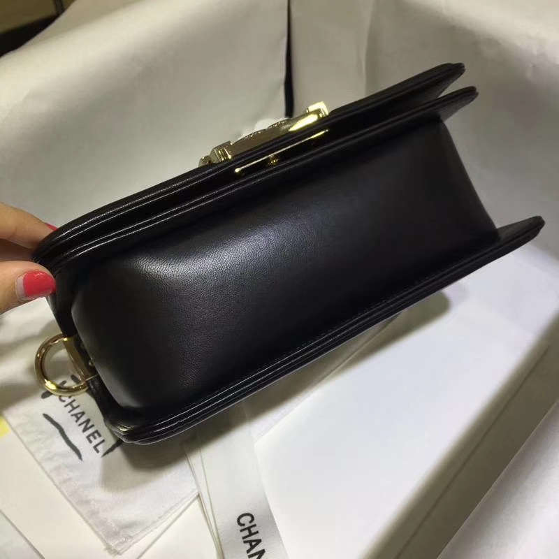 Chanel 香奈儿 Leboy Bag 大V款 小羊皮 黑色 20cm 浅金扣