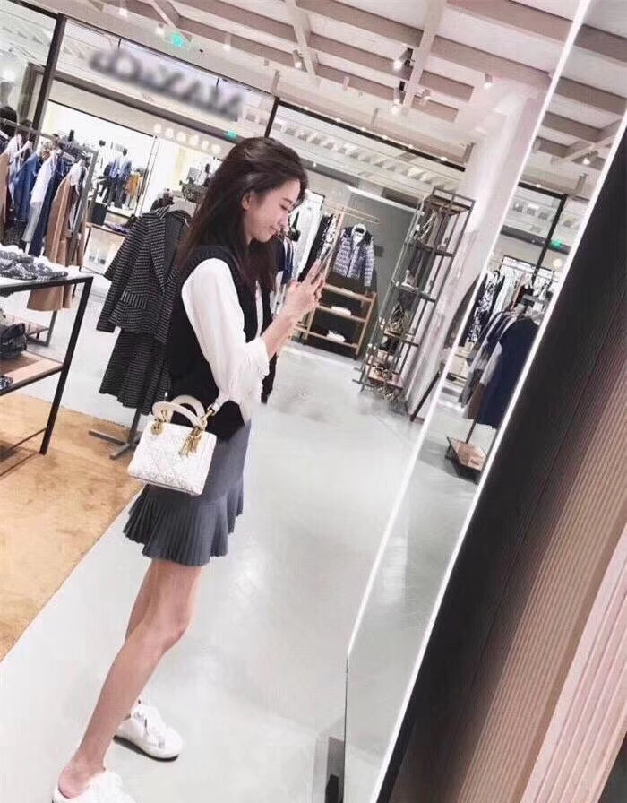 Dior 迪奥 定制版小号17cm铆钉包 戴妃包 Lady Dior mini 白色