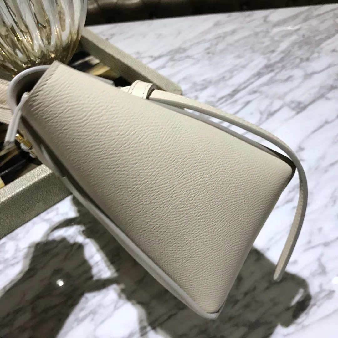 Celine 鲶鱼包 Mini 20cm 冰川白 现货秒发 掌纹皮 进口原厂皮
