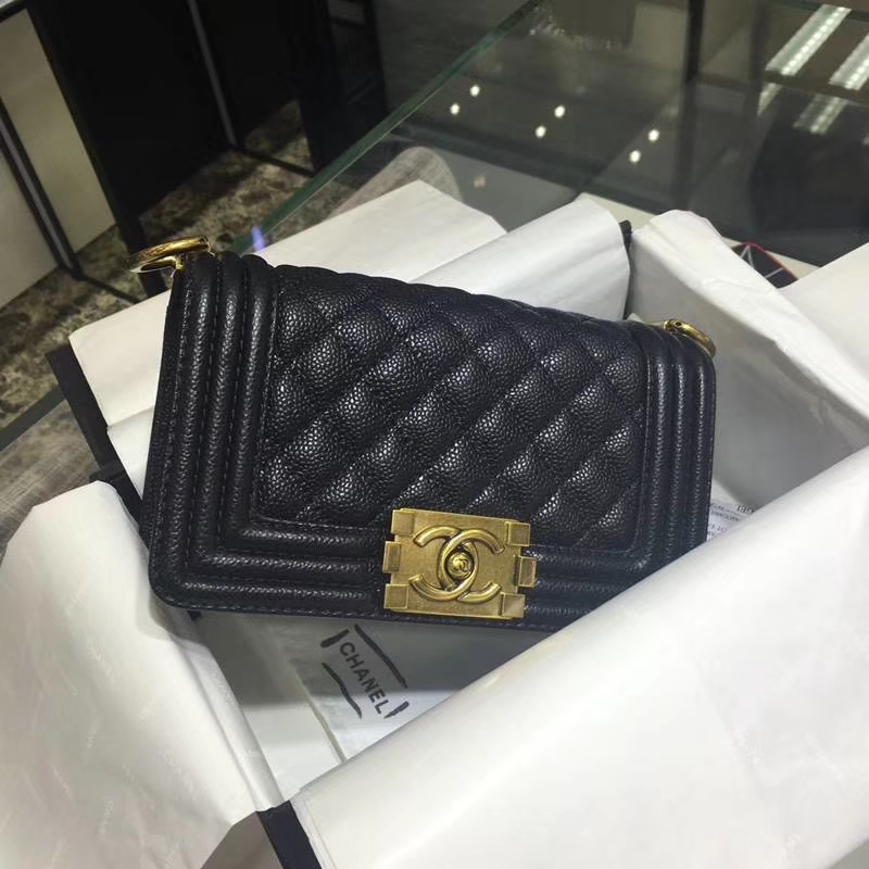 Chanel 香奈儿 Leboy Bag 鱼子酱 黑色 20cm 经典古金扣