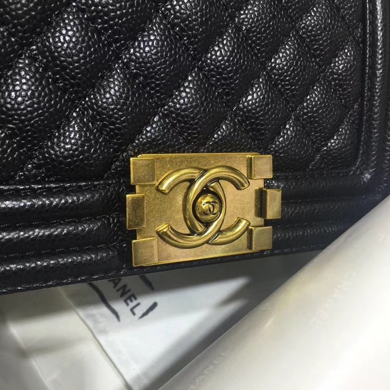 Chanel 香奈儿 Leboy Bag 鱼子酱 黑色 20cm 经典古金扣