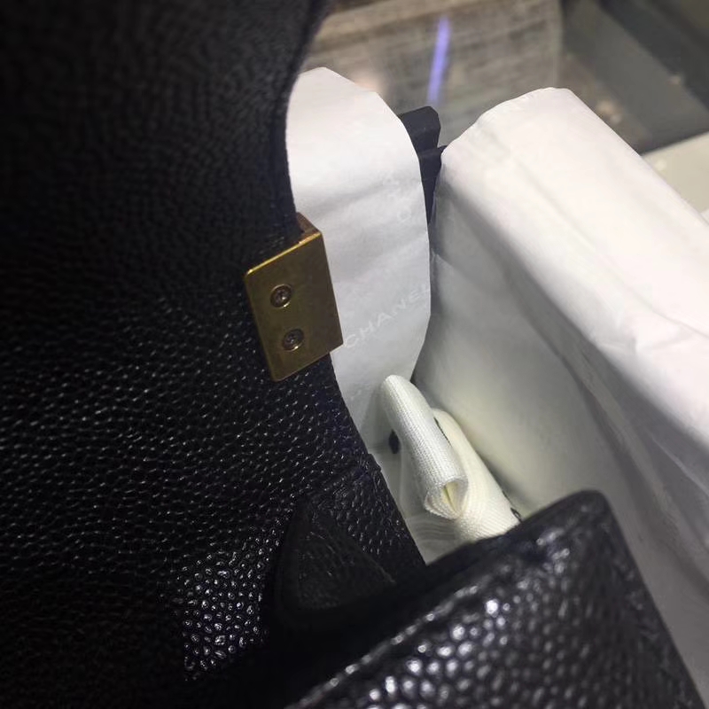 Chanel 香奈儿 Leboy Bag 鱼子酱 黑色 20cm 经典古金扣