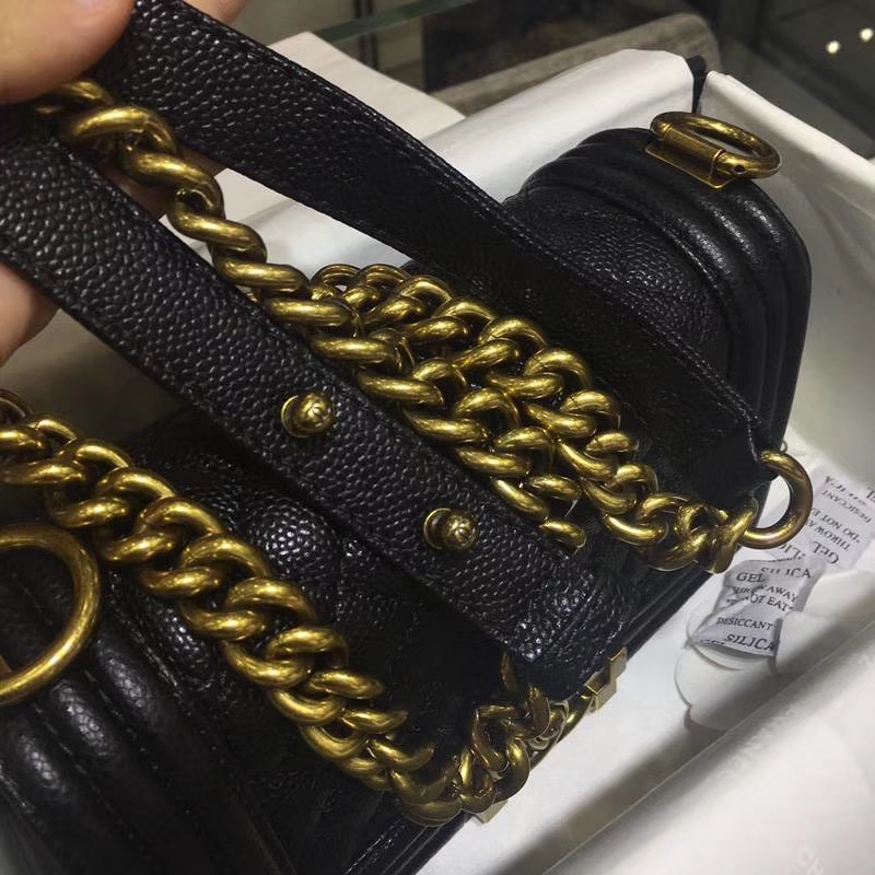 Chanel 香奈儿 Leboy Bag 鱼子酱 黑色 25cm 经典古金扣