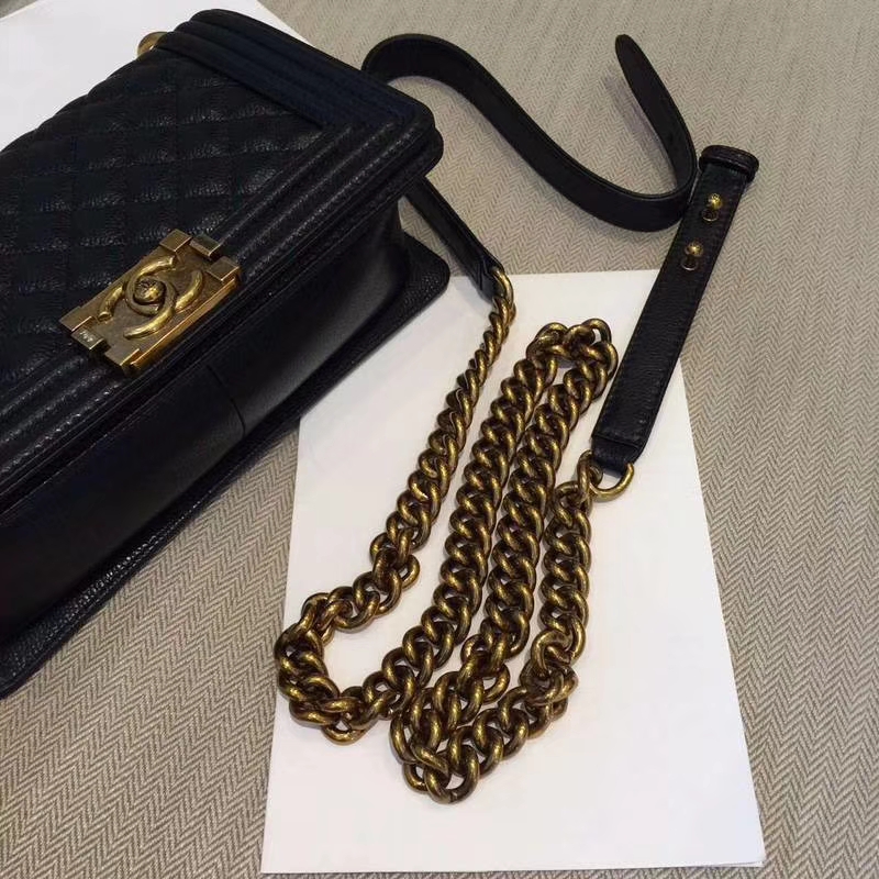 Chanel 香奈儿 Leboy Bag 鱼子酱 黑色 25cm 经典古金扣