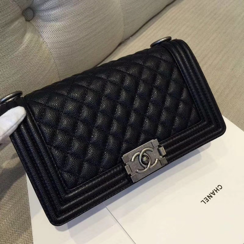 Chanel 香奈儿 Leboy Bag 鱼子酱 黑色 25cm 复古银扣