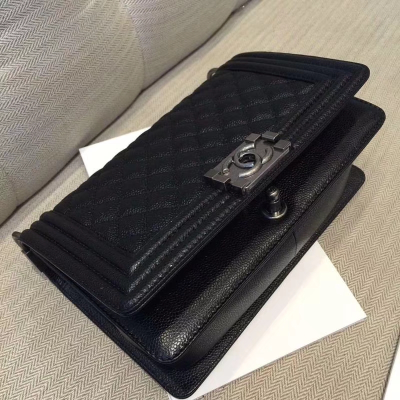 Chanel 香奈儿 Leboy Bag 鱼子酱 黑色 25cm 复古银扣